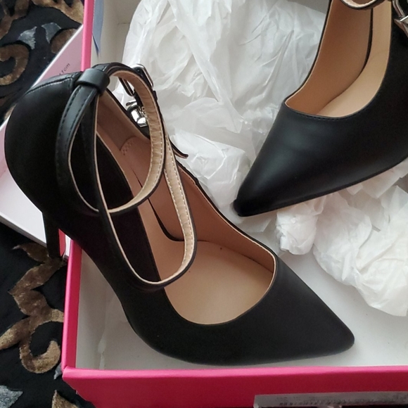 Heals - Picture 2 of 3